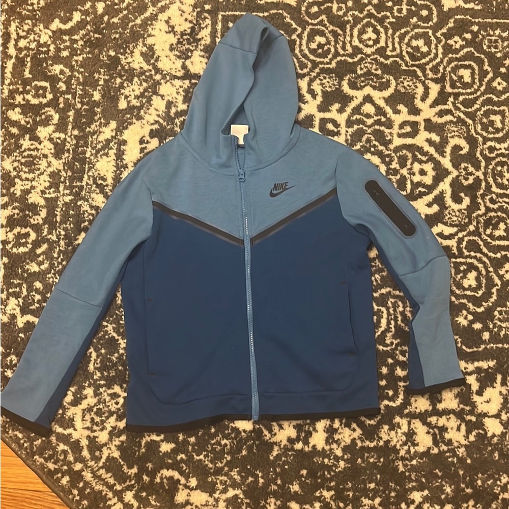 Big kids two toned Nike tech fleece